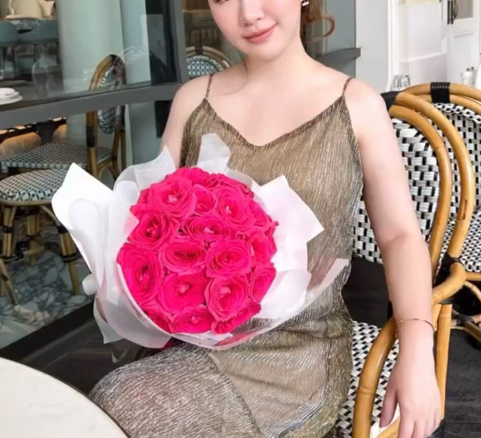 ช่อดอกกุหลาบแดงวาเลนไทน์